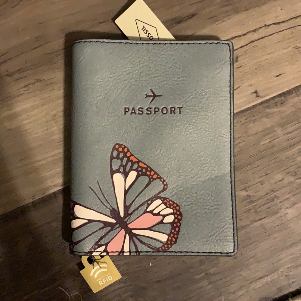 Fossil passport cover